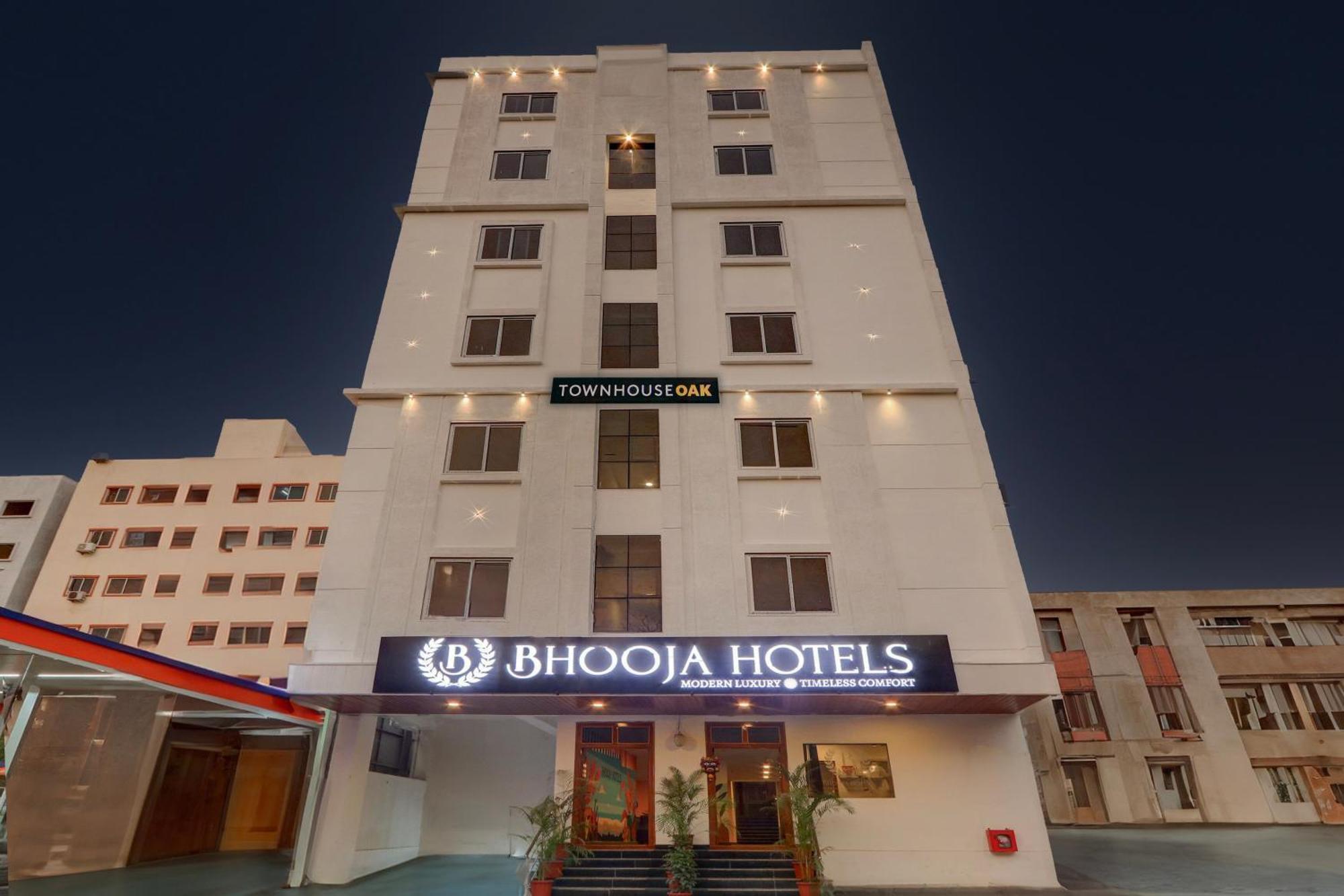 Townhouse Oak Bhooja Hotels Hyderabad Exterior photo
